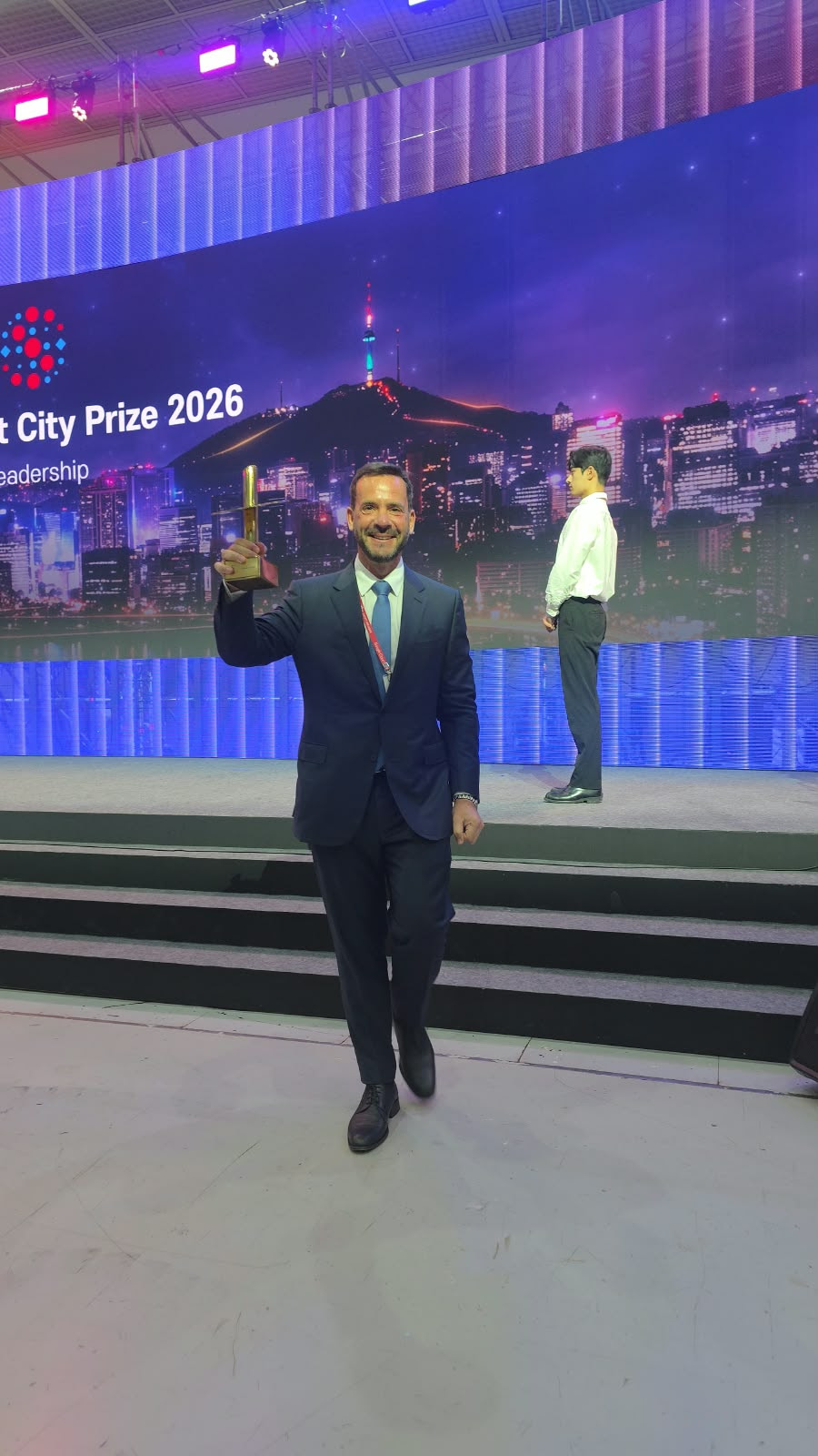 NOTICIAS ESCOBAR: ARIEL SUJARCHUK GANO EL SEOUL SMART CITY PRIZE EN COREA DEL SUR POR SU LIDERAZGO EN GOBERNANZA E INTELIGENCIA ARTIFICIAL